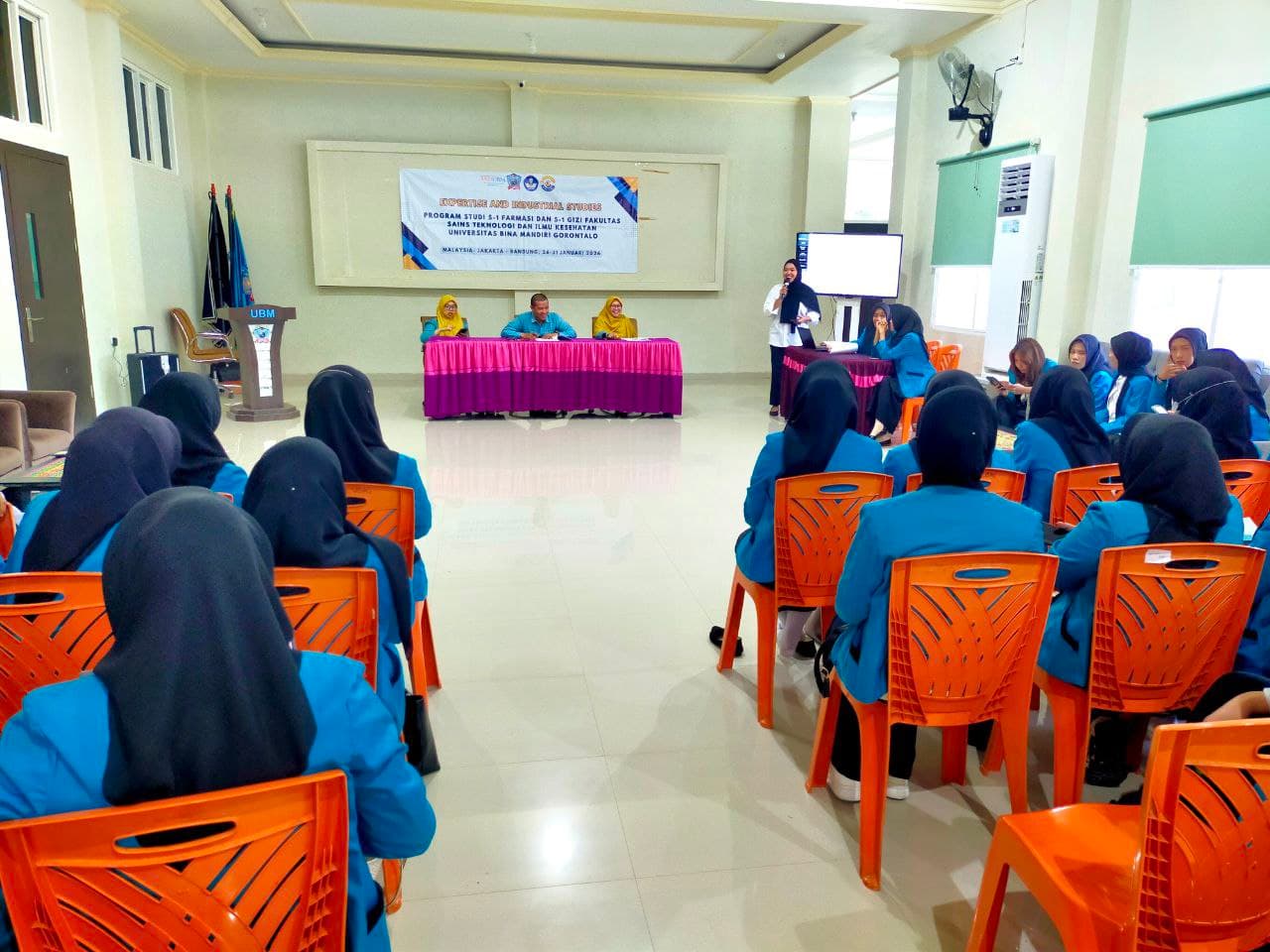 Mahasiswa Prodi Farmasi dan Gizi UBMG Gelar Diseminasi Hasil Benchmark Internasional